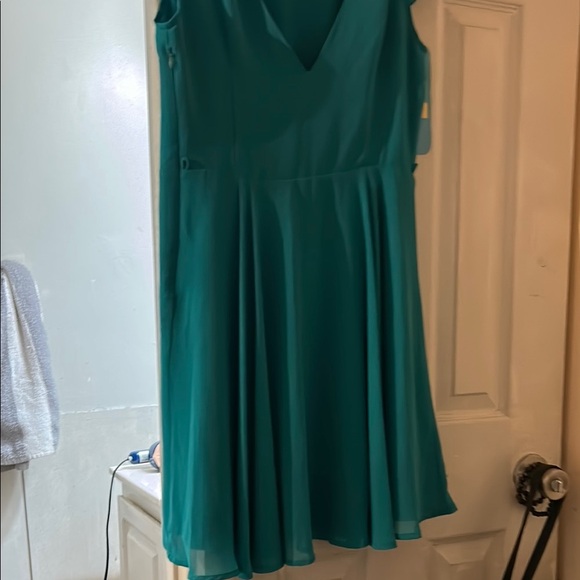 Forever 21 Green V-Neck A-Line Midi Dress - Picture 4 of 4